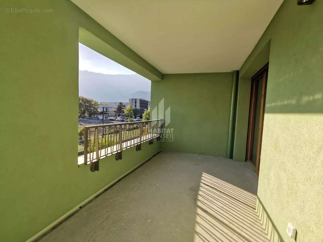 Appartement à LE PONT-DE-CLAIX