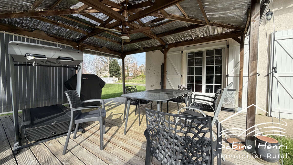 Maison à MIRANDOL-BOURGNOUNAC