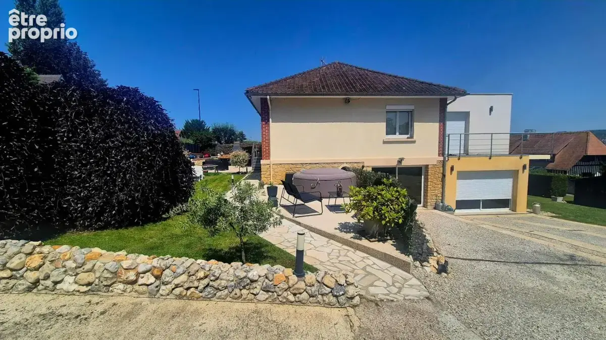 Maison familiale  de 180 m² , en  deux logements et vue dégagée sur la Côte Fleurie - photo 13
