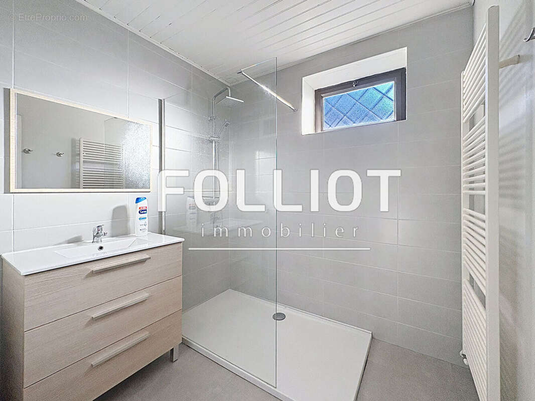 Maison à DONVILLE-LES-BAINS