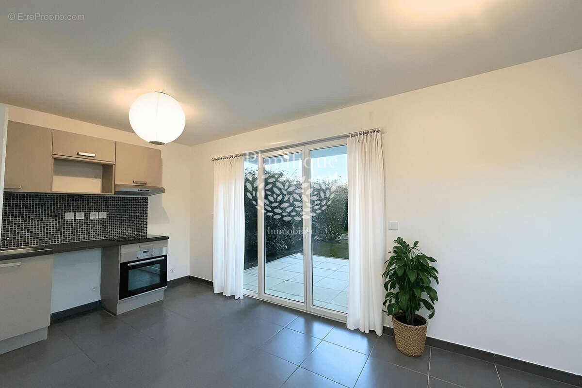 Appartement à CRANVES-SALES