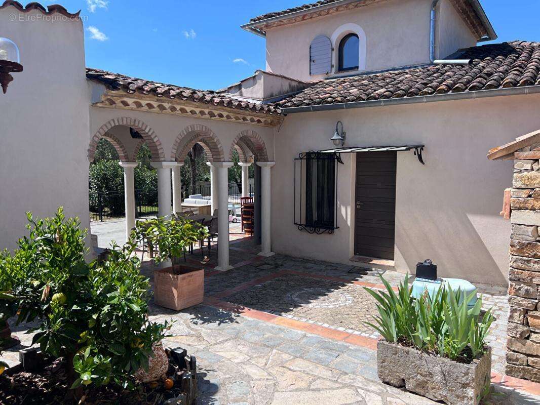 Maison de charme très lumineuse avec piscine - photo 6