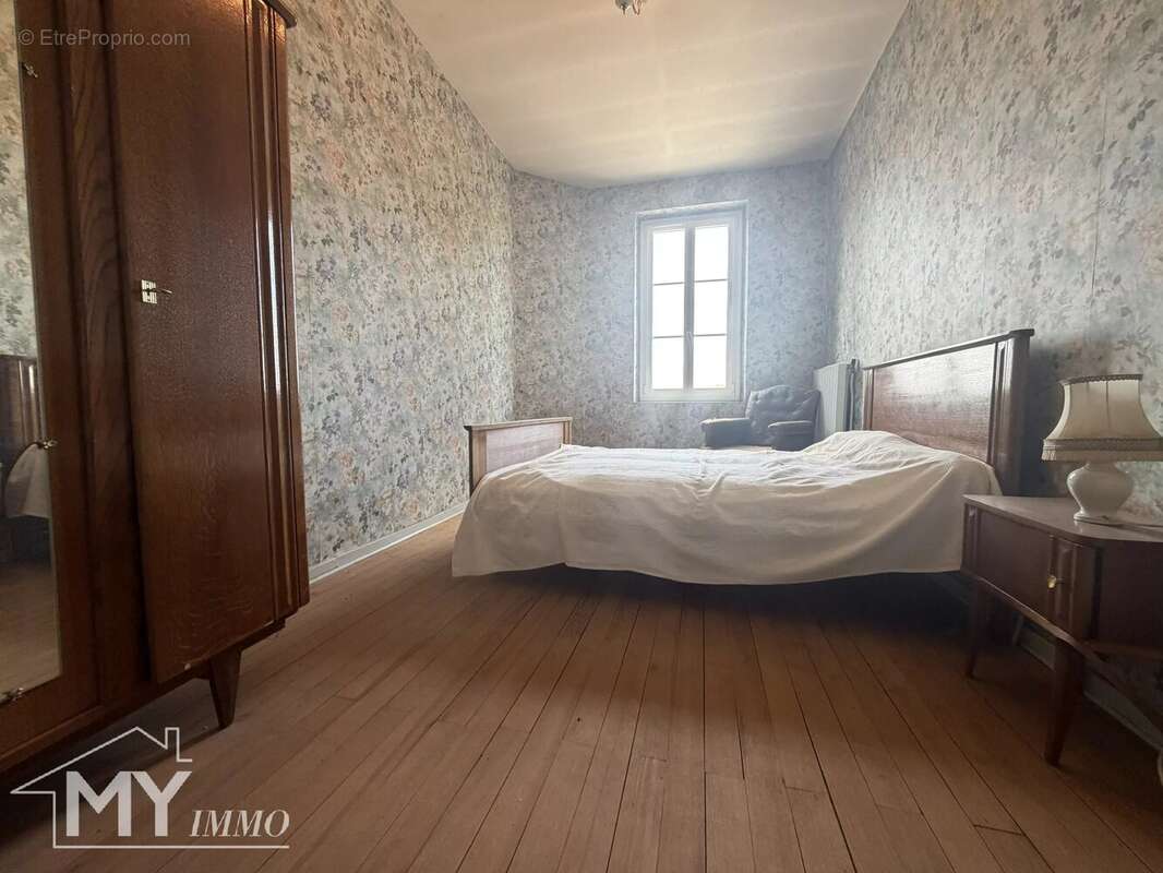 ST PEY DE CASTETS : Ensemble immobilier avec commerce et dépendances - photo 11