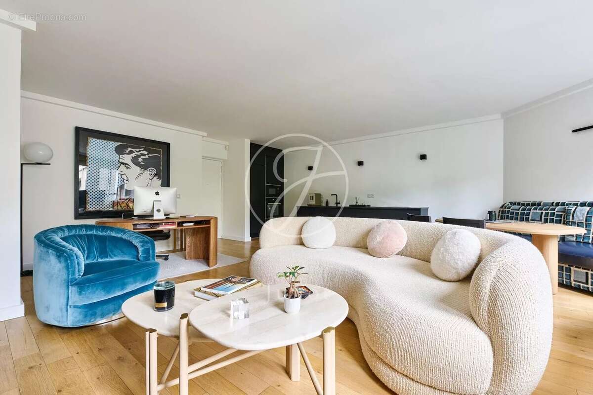 Appartement à PARIS-16E