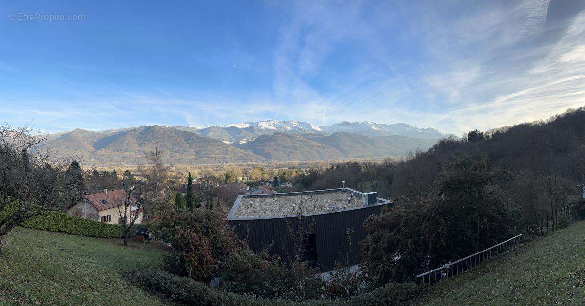 Terrain à LA TERRASSE