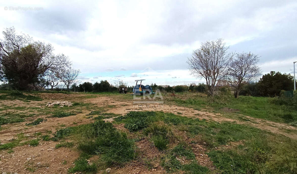 Terrain à LANCON-PROVENCE
