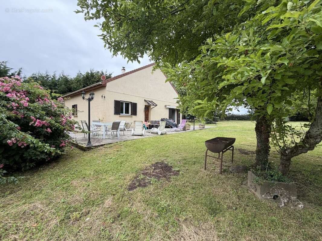 Maison à LE MESNIL-SAINT-DENIS