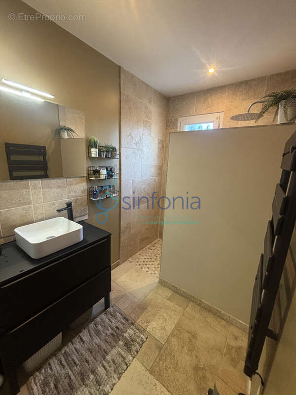 Maison à GALLARGUES-LE-MONTUEUX