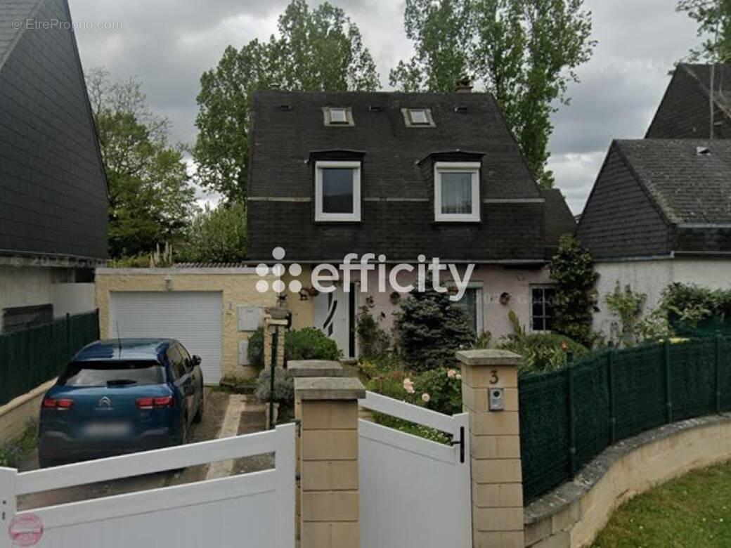 Maison à SAVIGNY-LE-TEMPLE