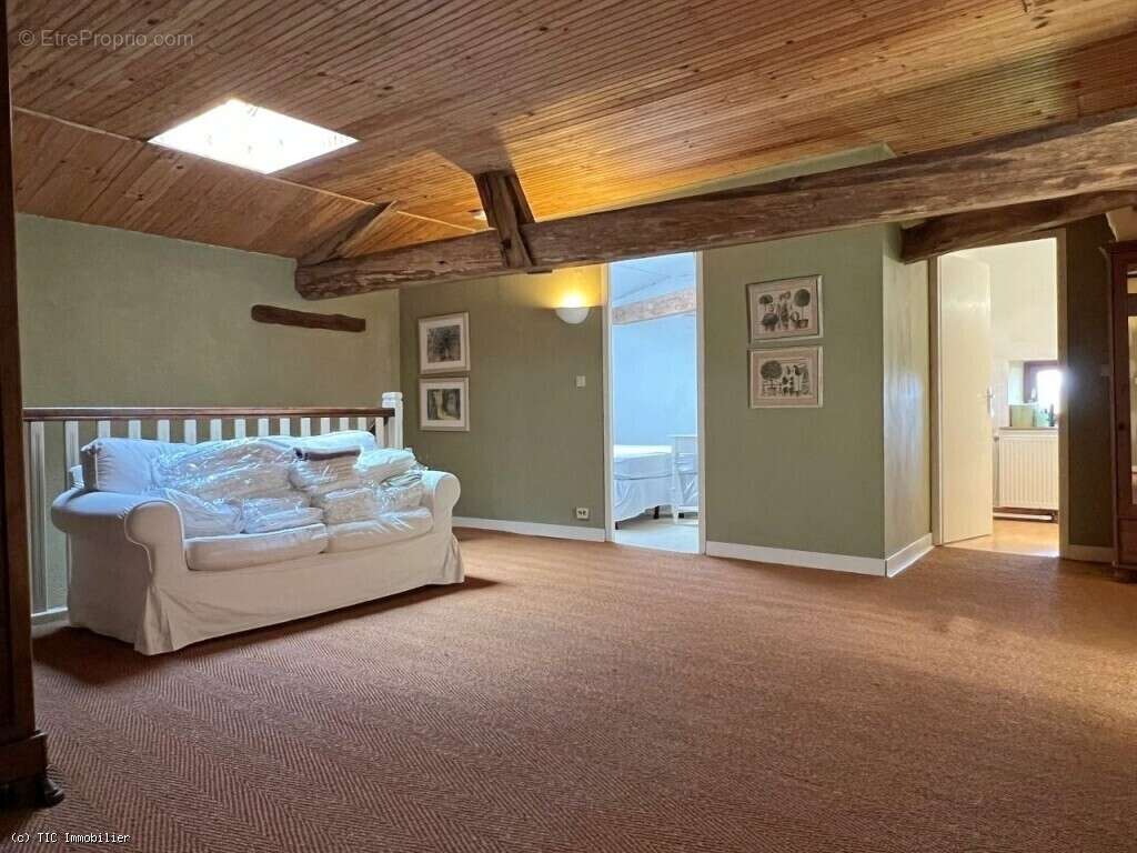 Maison à CHAMPAGNE-MOUTON