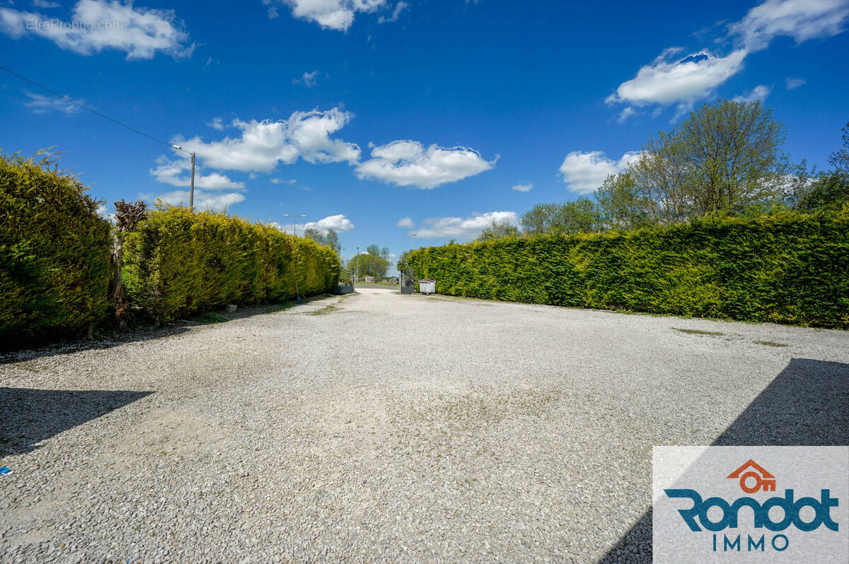 Terrain à MARCILLY-SUR-TILLE