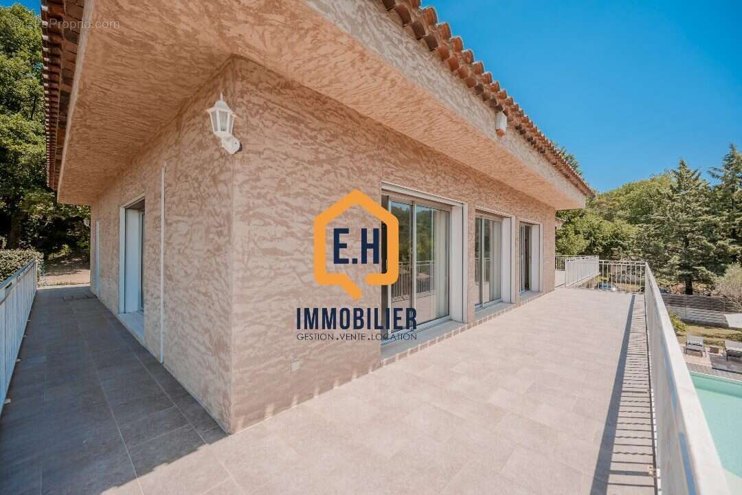 Maison à COLLOBRIERES