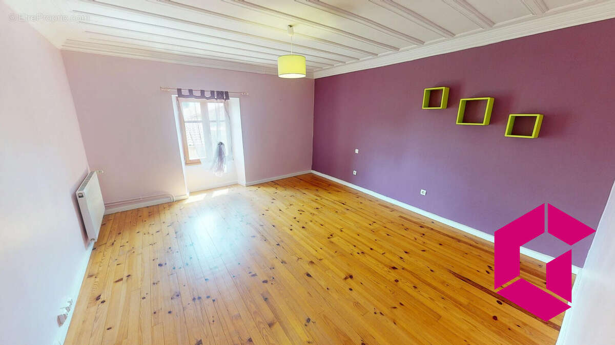 Maison à SAINT-HILAIRE-CUSSON-LA-VALMITTE