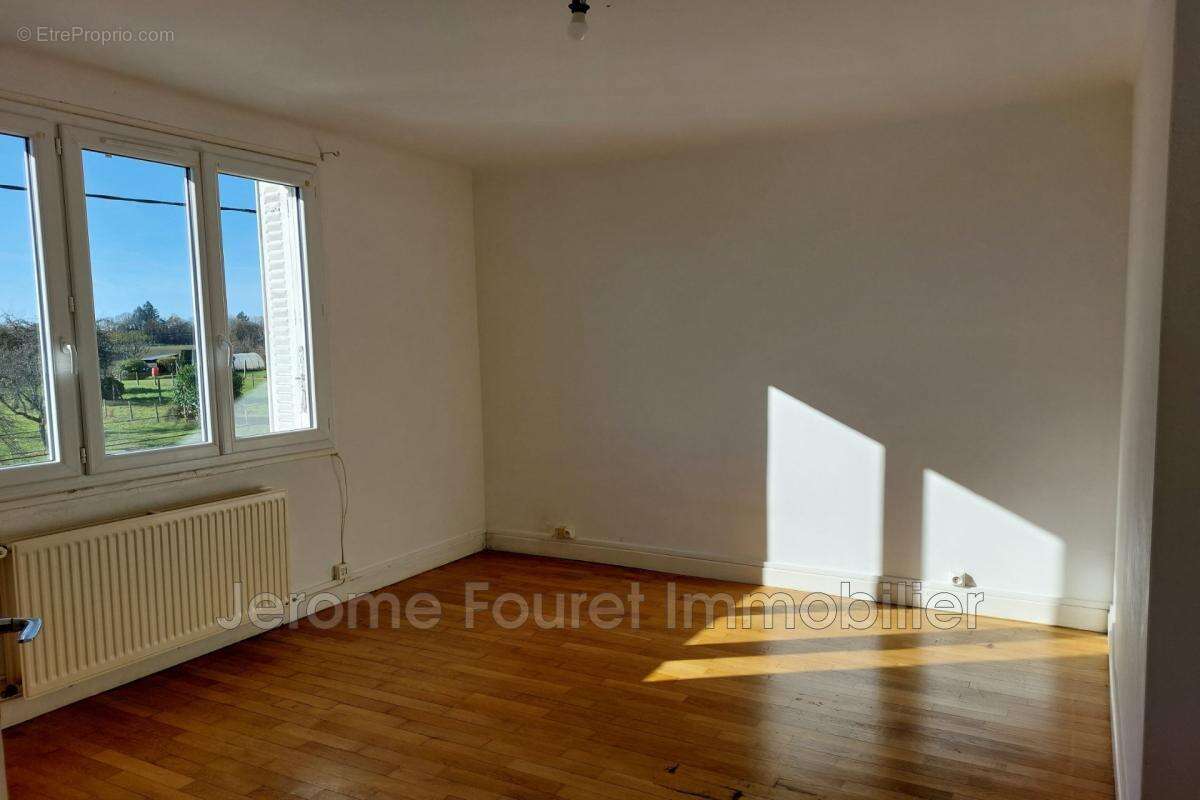 Appartement à MONTAIGNAC-SAINT-HIPPOLYTE