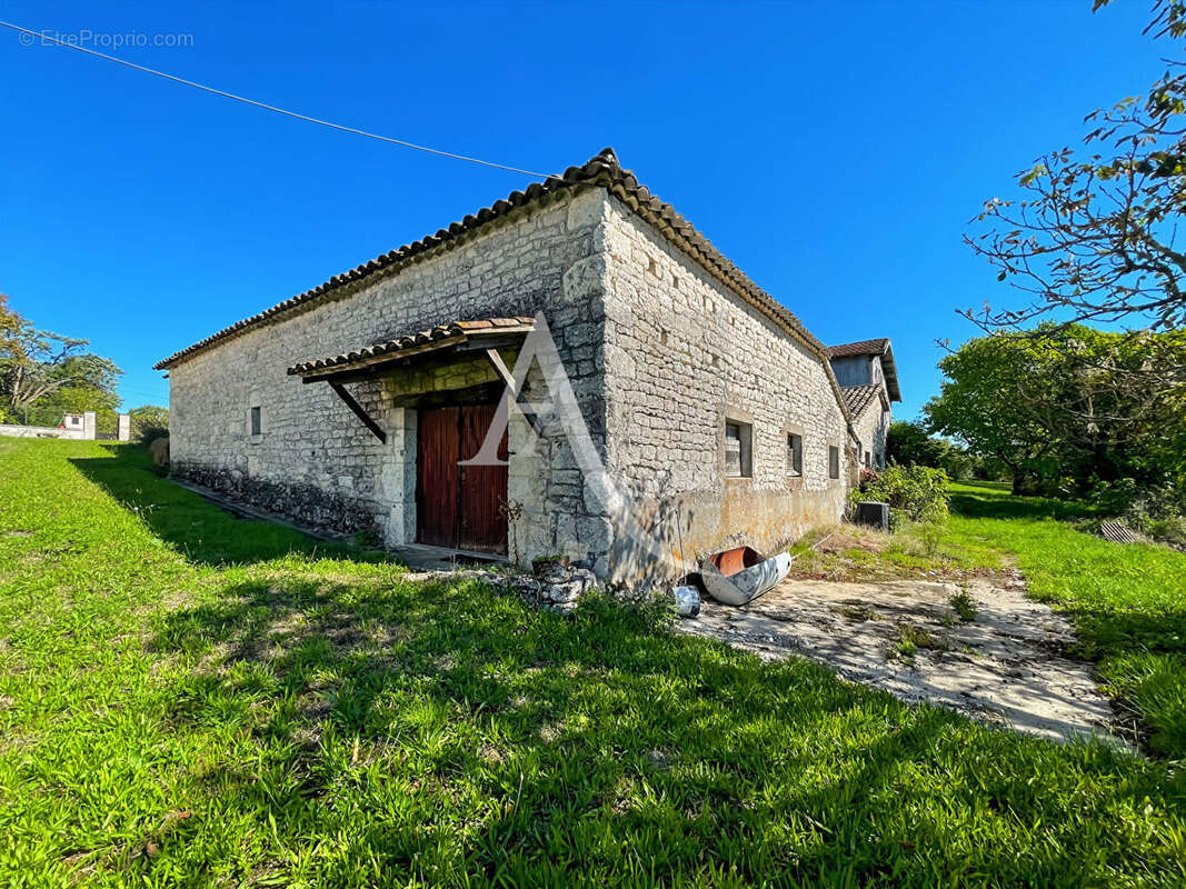 Maison à MONTAIGU-DE-QUERCY