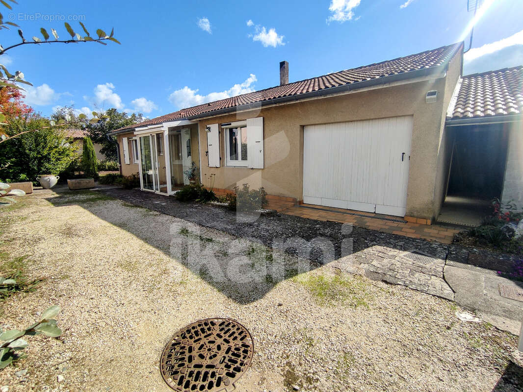 Maison à GENISSIEUX