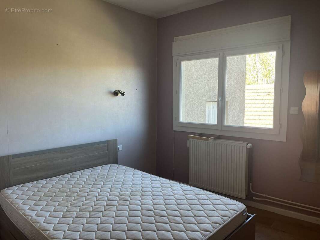 Chambre 2 - Appartement à FIGEAC