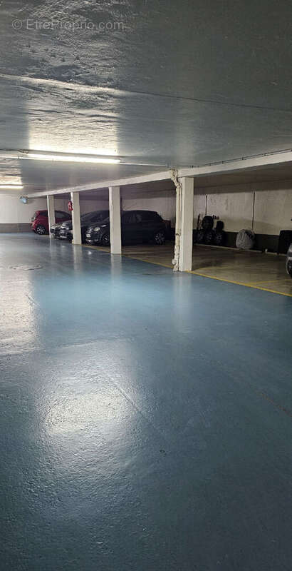 Parking à NEUILLY-SUR-SEINE