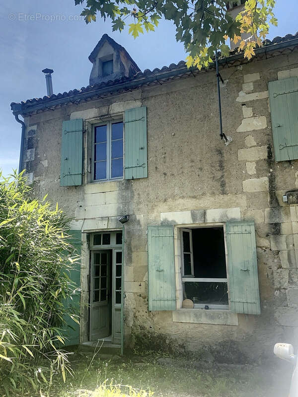 Maison à MANZAC-SUR-VERN