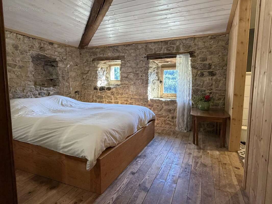 Appartement à SAINT-SYMPHORIEN-DE-MAHUN