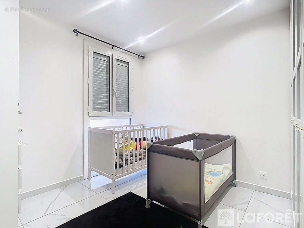 Appartement Vitrolles 4 pièce(s) 93m2 - photo 10