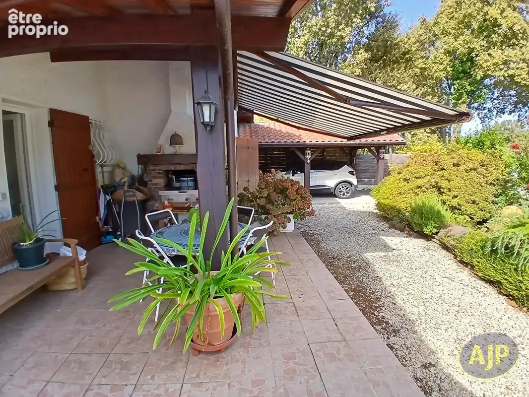 Grande maison familiale avec piscine et rangements - photo 13