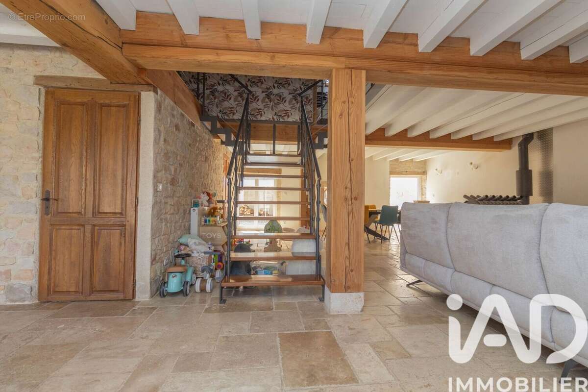 Maison 240 m² à Champdotre  - photo 9