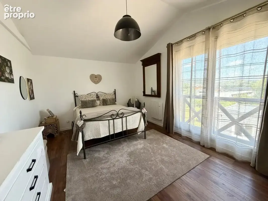 Cournon-d’Auvergne : Maison de 150m², 4 chambres et dépendance. - photo 11
