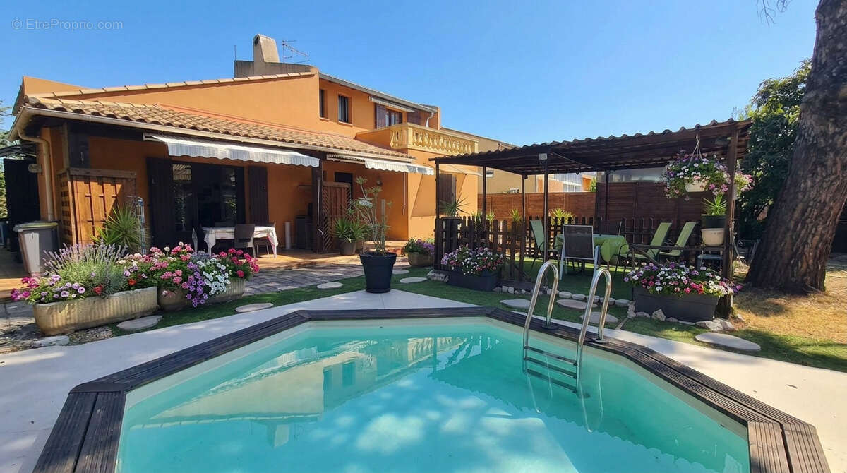 LES ANGLES   Quartier des Priades  Maison familiale avec piscine, grand sous-sol et toutes les commodités à p - photo 2