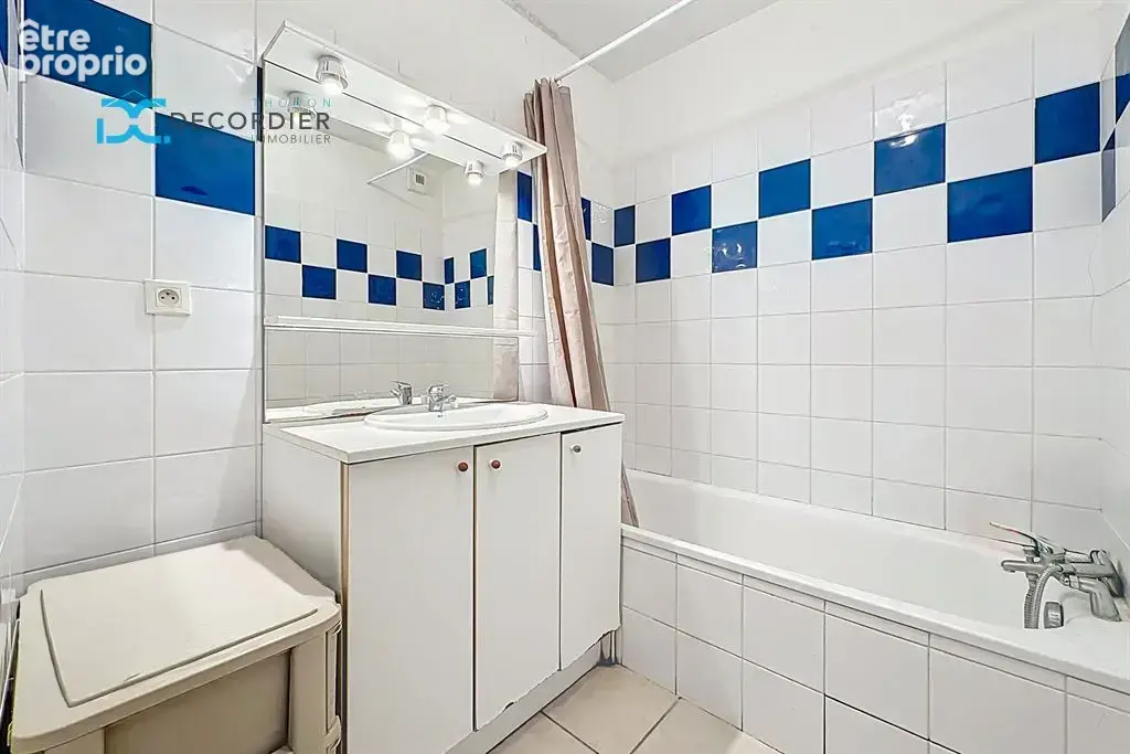 T3 lumineux de 61,35m² – proche centre-ville & gare – cave - 2 parkings couverts ! - photo 13