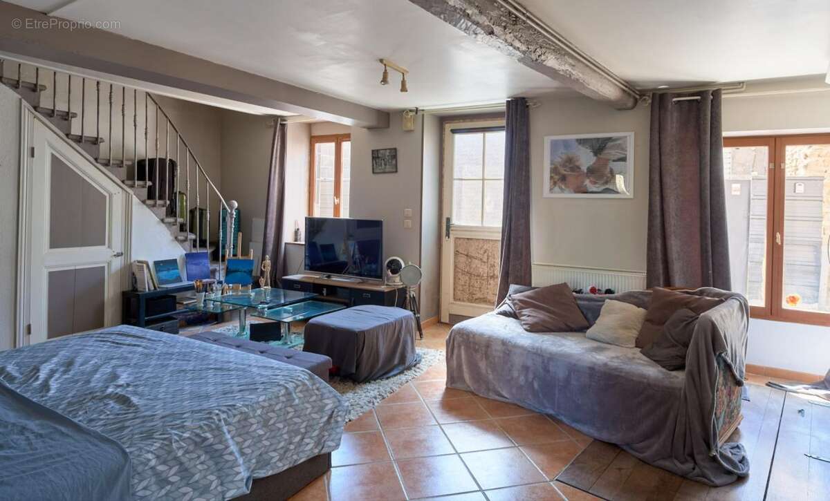 Magnifique bâtisse rénovée de 320 m² – Fort potentiel de rendement ou grande maison de famille - photo 9