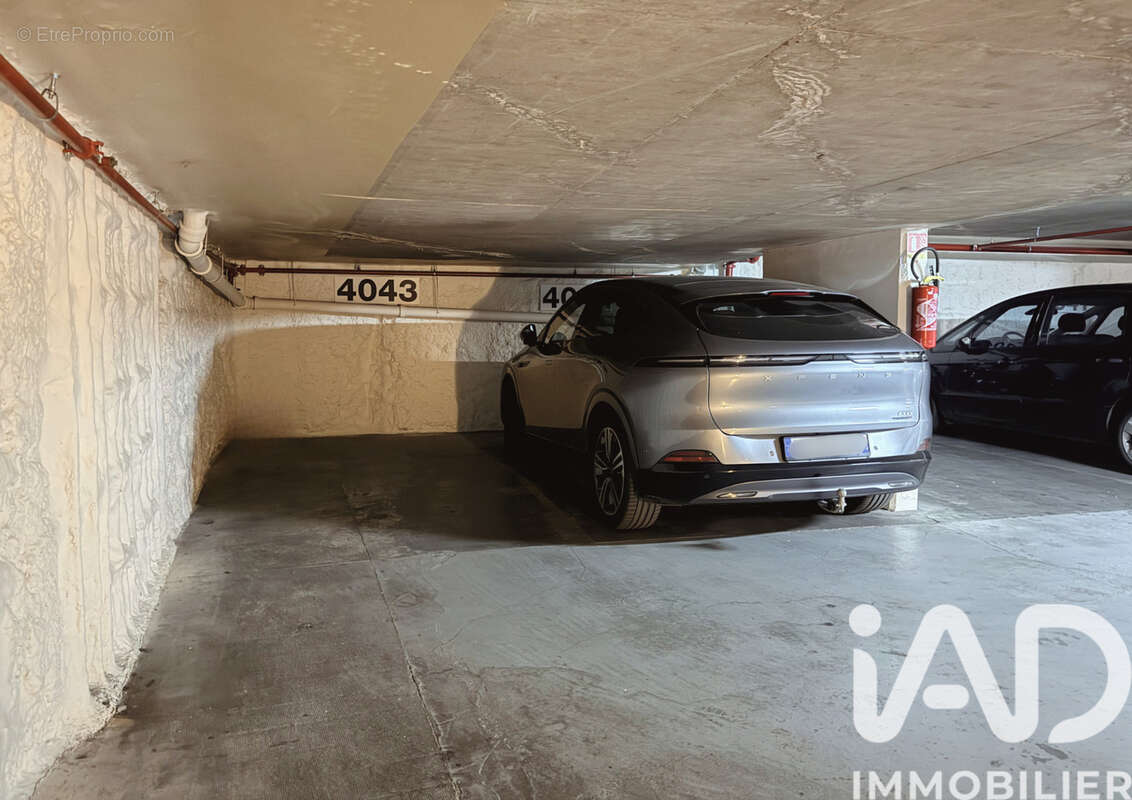 Photo 4 - Parking à PARIS-2E