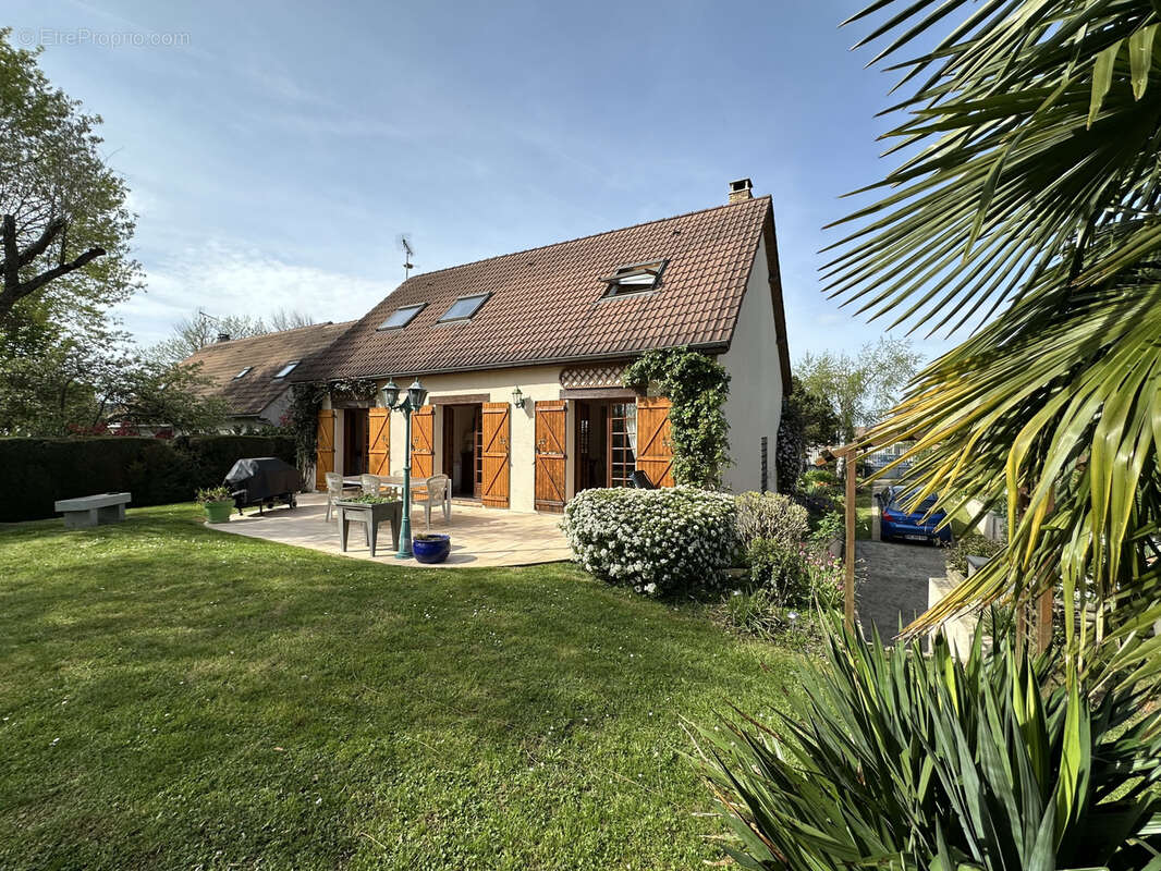 Maison à VAUX-LE-PENIL