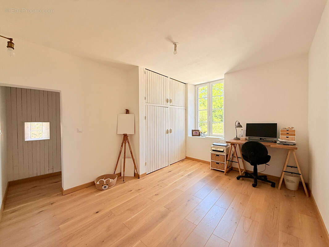 Maison à PIEGUT-PLUVIERS