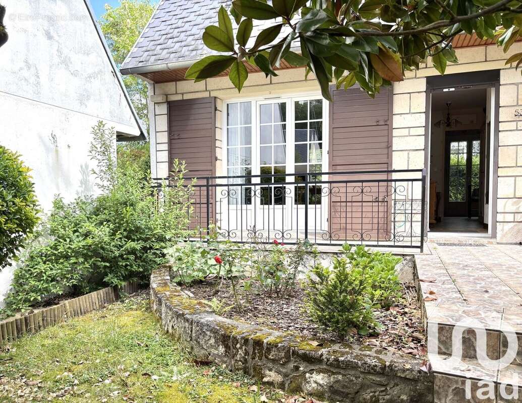 Photo 2 - Maison à FLEURINES