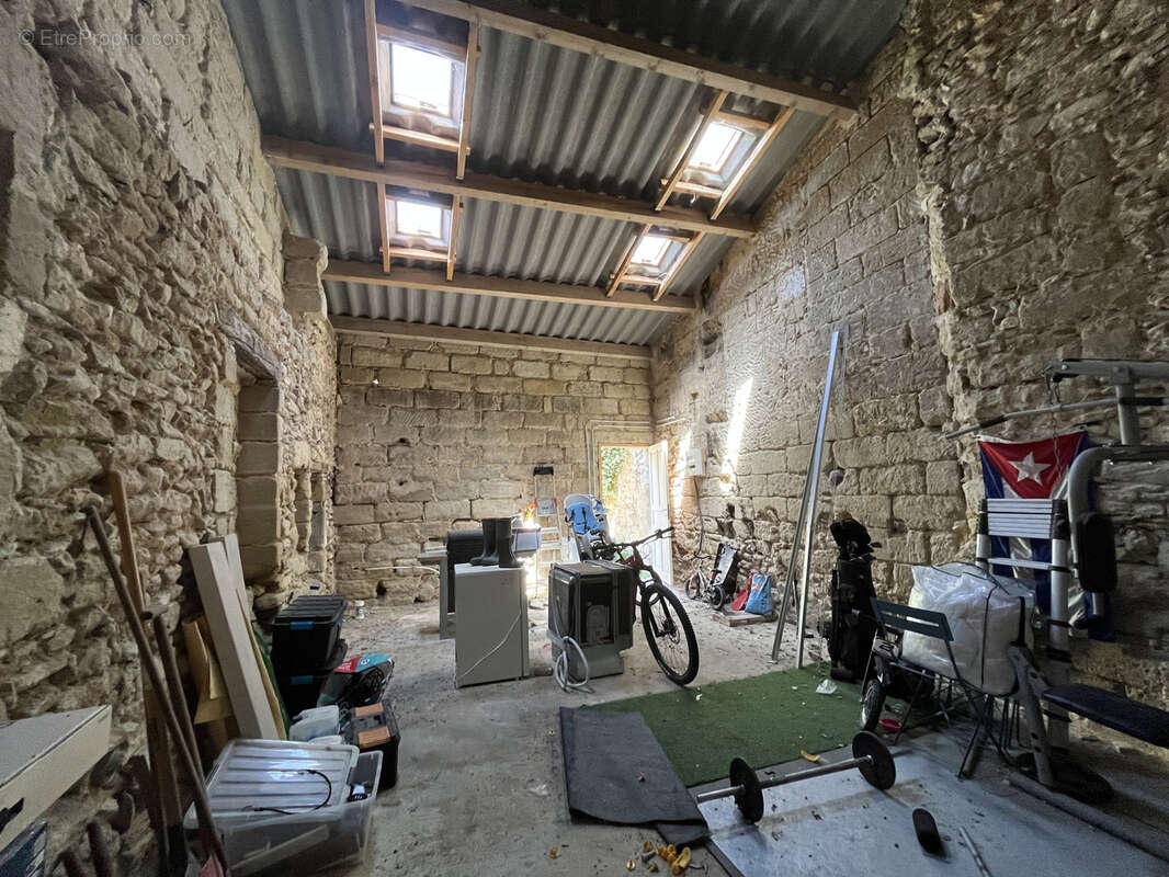 Maison à SAINT-QUENTIN-LA-POTERIE