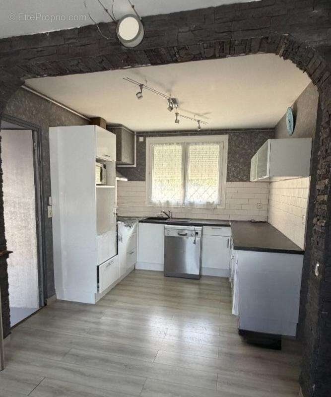 Soyaux. Maison mitoyenne de 102 m² avec garage et jardin - photo 2