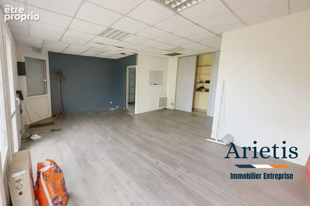 Commerce 385 m² à Chateaubourg  - photo 3