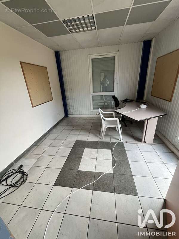 Commerce 2200 m² à Bourg-En-Bresse  - photo 6