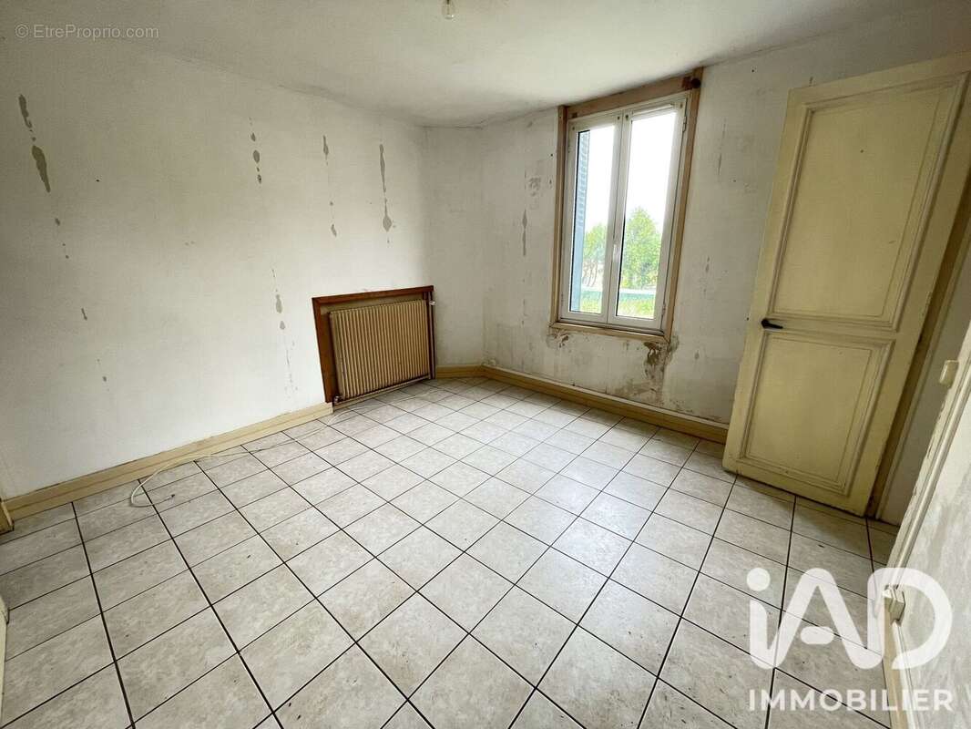 Maison 84 m² à Villeneuve-La-Guyard  - photo 8