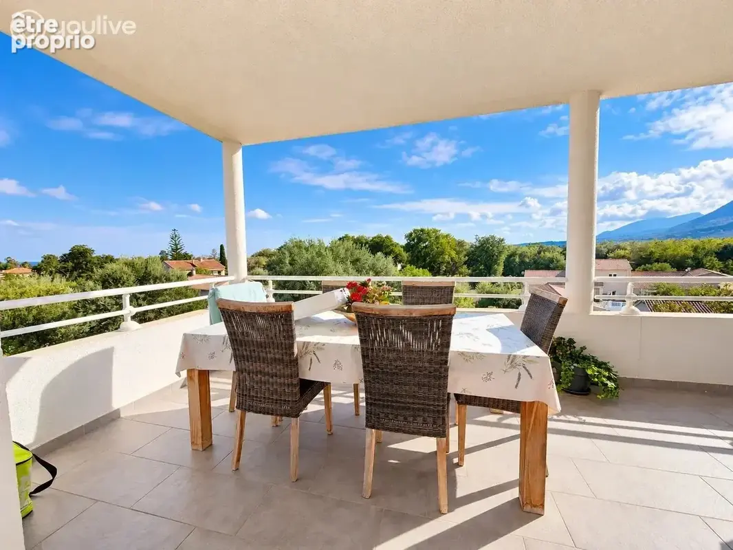 Dernier étage – t3 85 m² – terrasse – vue mer & montagne - photo 8