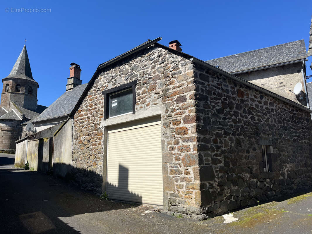 Maison à ANGLARDS-DE-SALERS