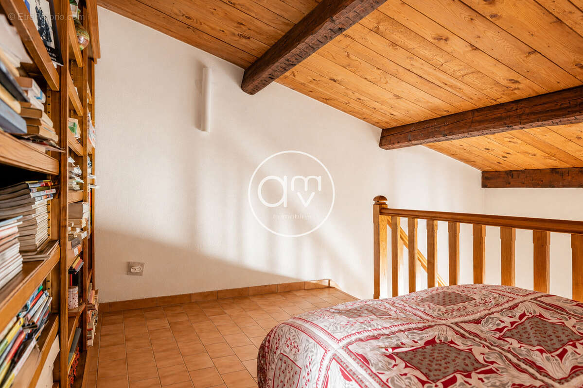 Hyeres gare - appartement t3 duplex 80m2 - dernier etage - stationnement - photo 12