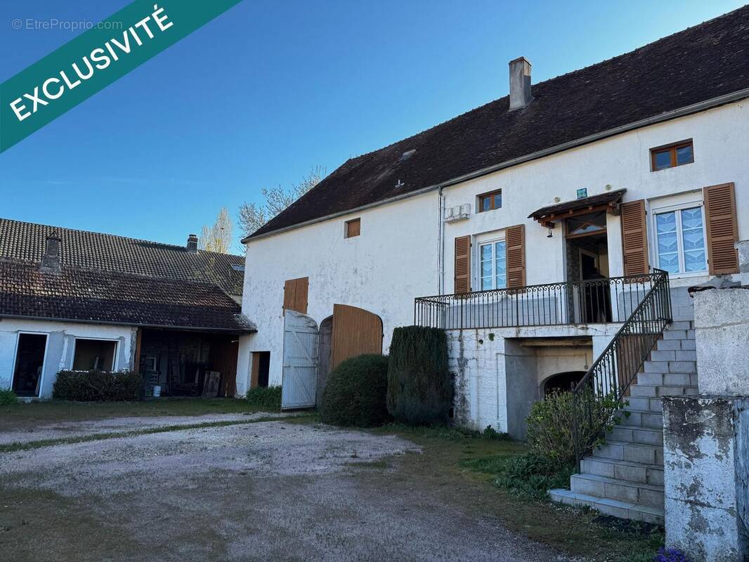 Photo 1 - Maison à SAINT-SERNIN-DU-PLAIN