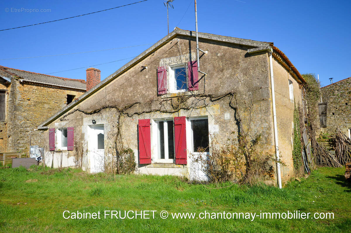Maison à BAZOGES-EN-PAREDS