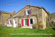 Maison à BAZOGES-EN-PAREDS