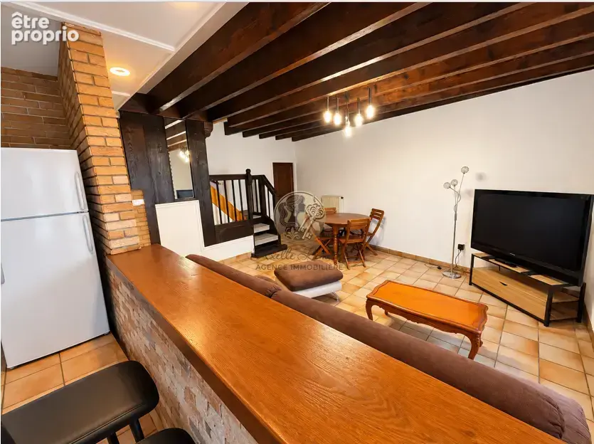 Maison de village 60 m2 avec cachet   poutres et pierres apparentes   2 chambres   véranda - photo 4