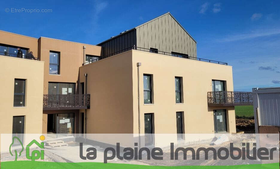 A visiter sans tarder, au pied des commerces, beau 2 pièces 41.54 m² terrasse 12,35m²  1 stationnement sous-sol - photo 3