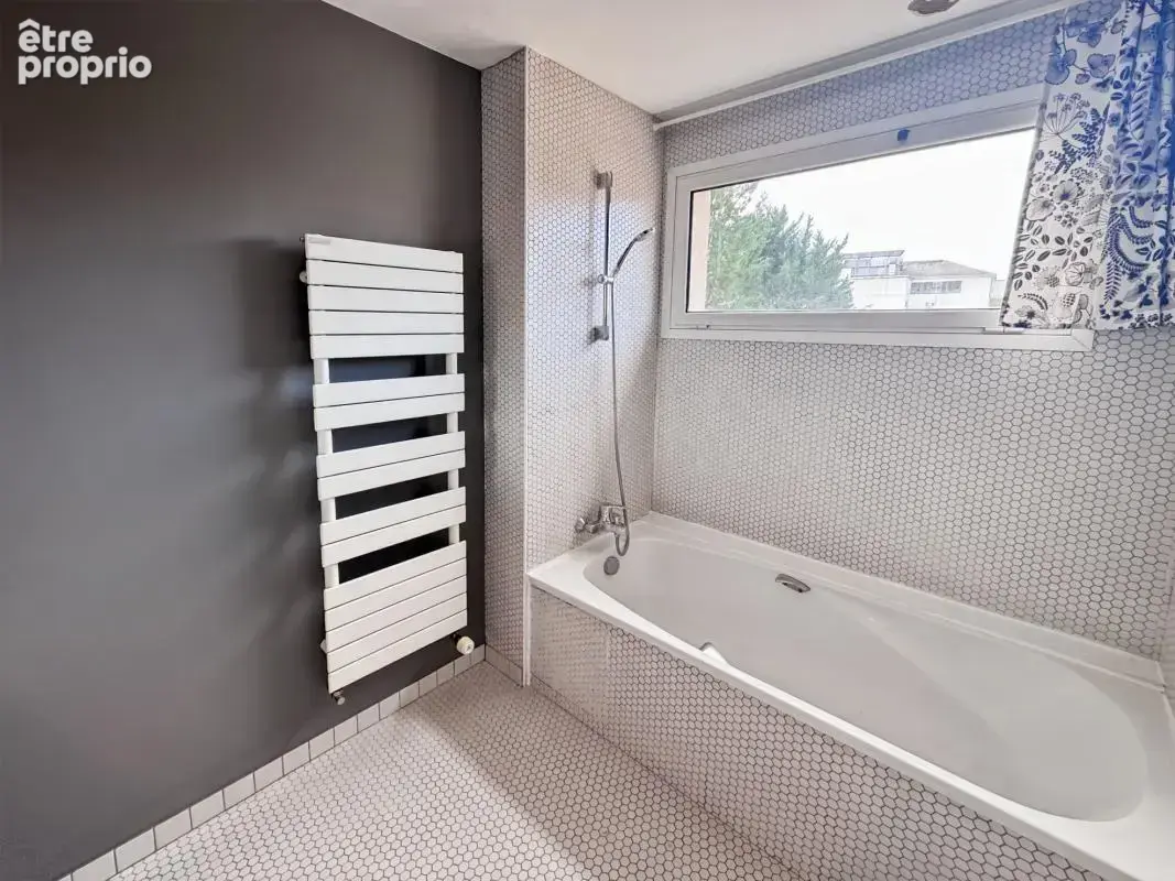 Clos chassaing /magnifique maison de ville / 5 chambres/ 3 sdb / jardin plat + terrasses/ garage et grand stationnement - photo 14
