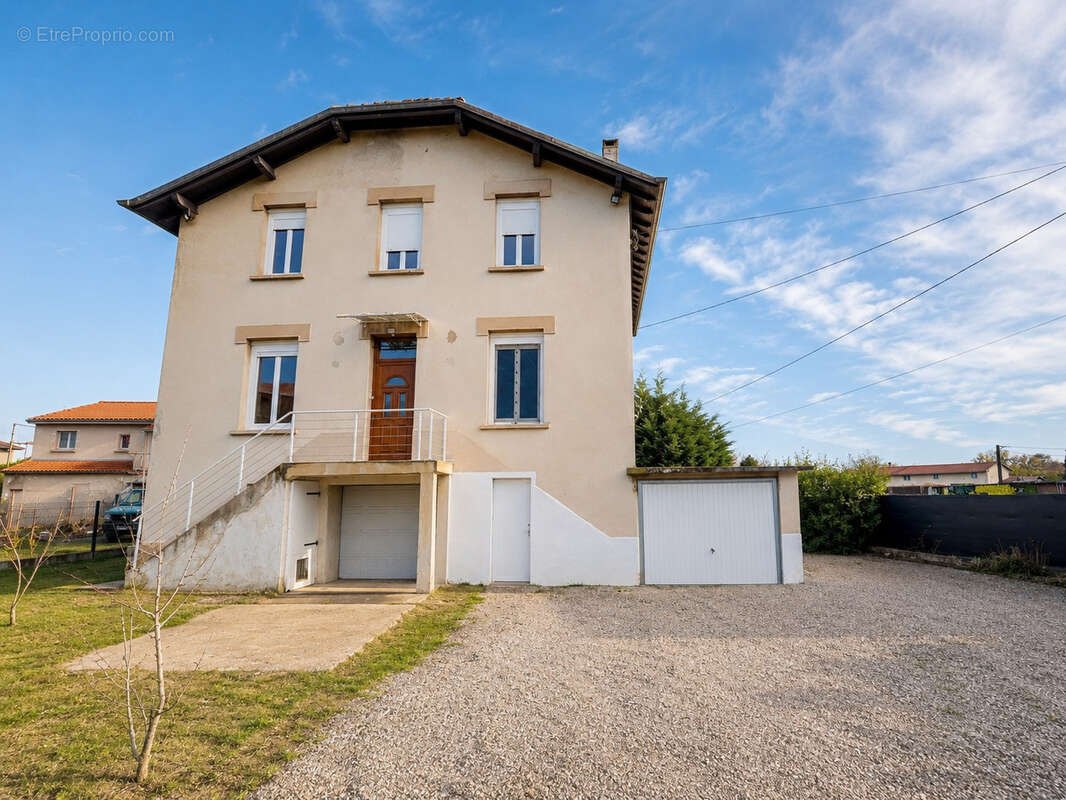 Maison à SAINT-PAUL-DE-VARAX